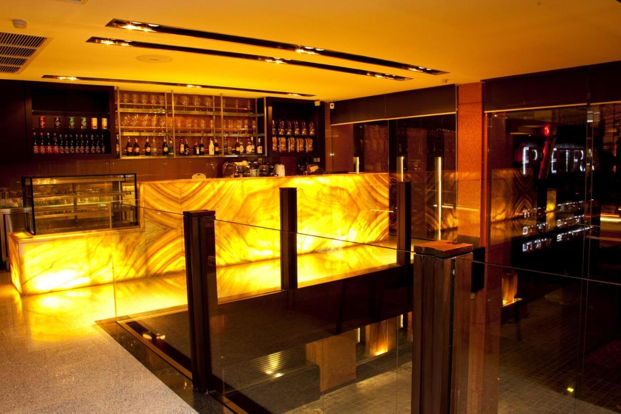Pietra Bangkok Hotel Екстериор снимка