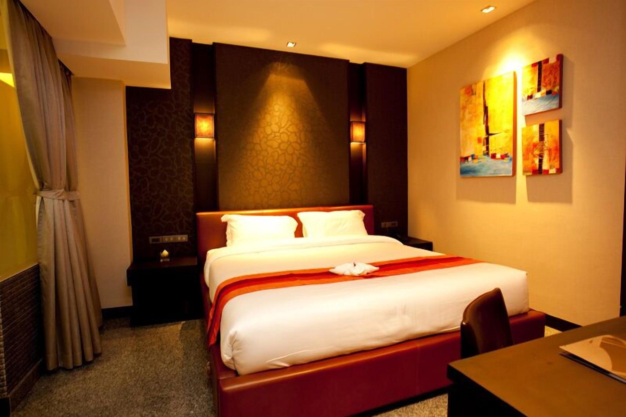 Pietra Bangkok Hotel Екстериор снимка