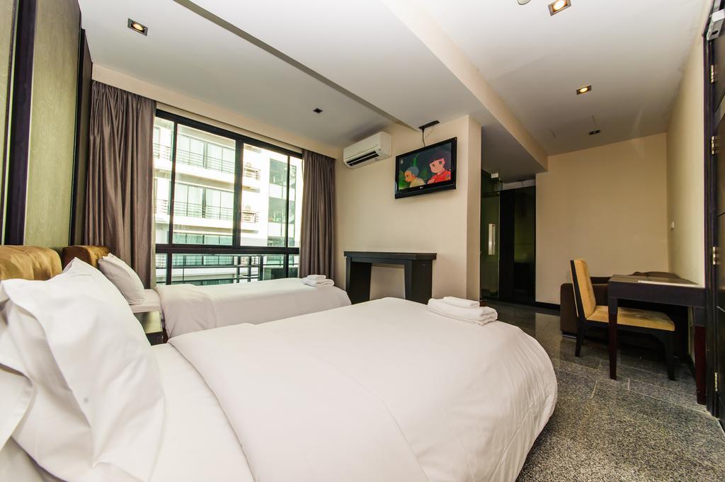 Pietra Bangkok Hotel Екстериор снимка