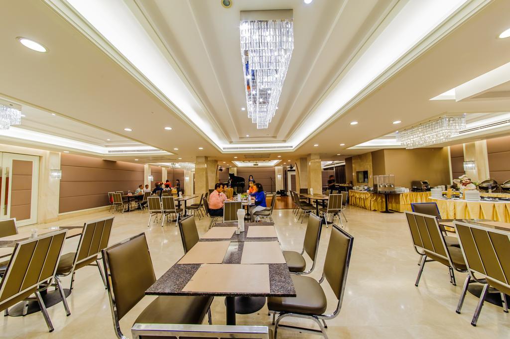 Pietra Bangkok Hotel Екстериор снимка