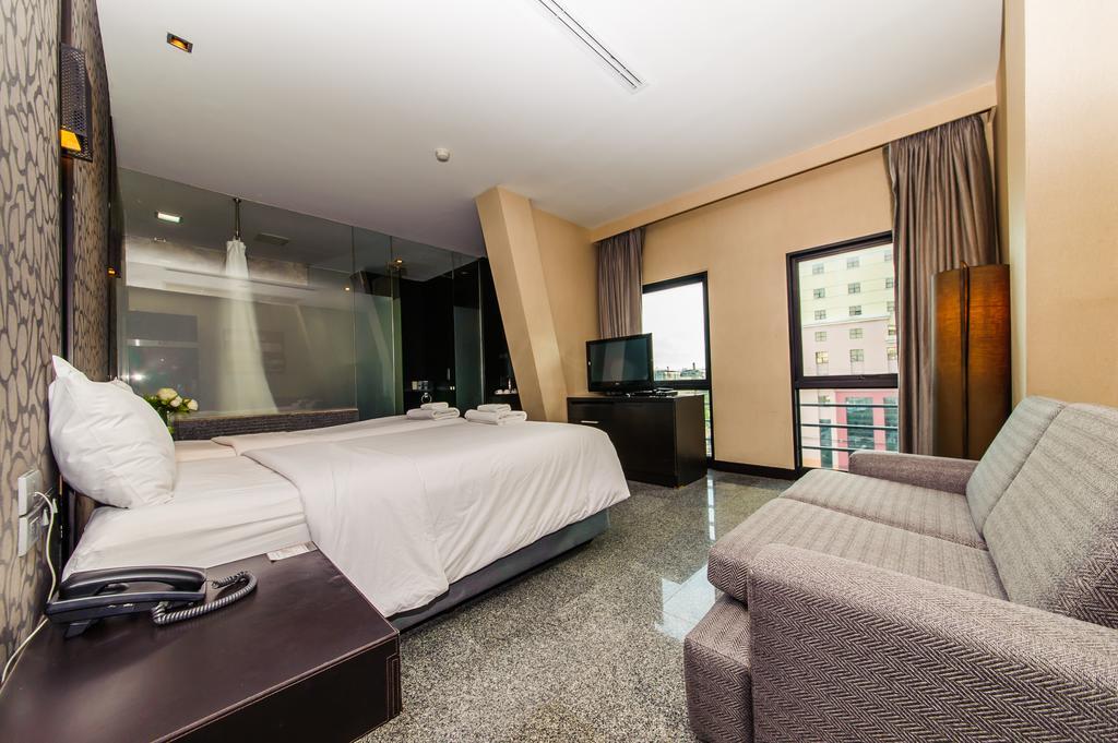 Pietra Bangkok Hotel Екстериор снимка