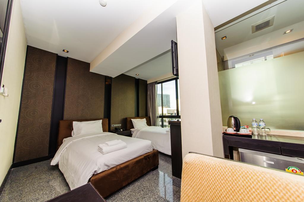 Pietra Bangkok Hotel Екстериор снимка