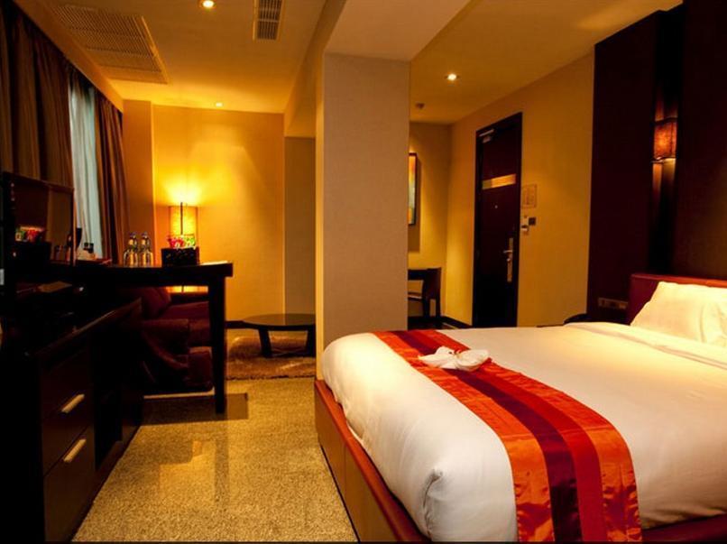 Pietra Bangkok Hotel Екстериор снимка