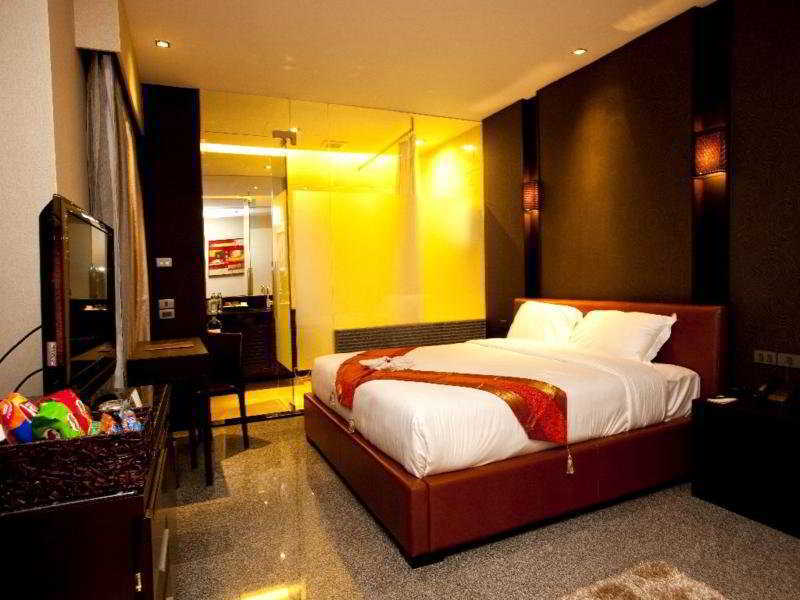 Pietra Bangkok Hotel Екстериор снимка