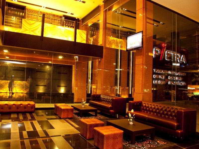 Pietra Bangkok Hotel Екстериор снимка