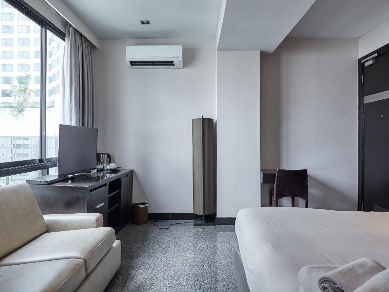 Pietra Bangkok Hotel Екстериор снимка