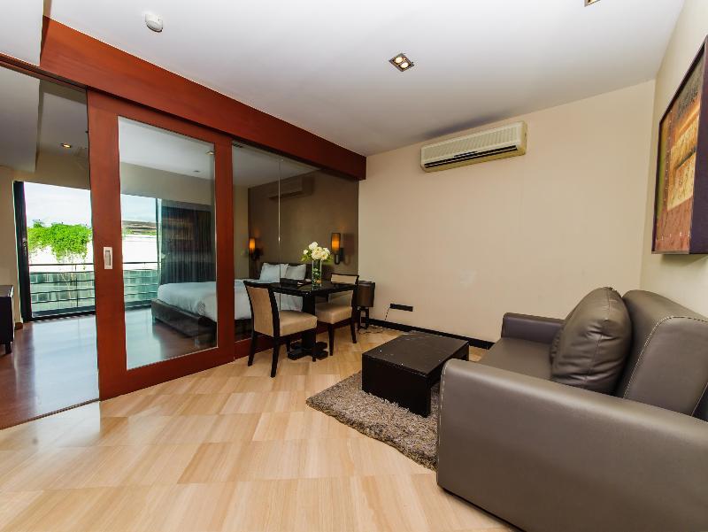 Pietra Bangkok Hotel Екстериор снимка