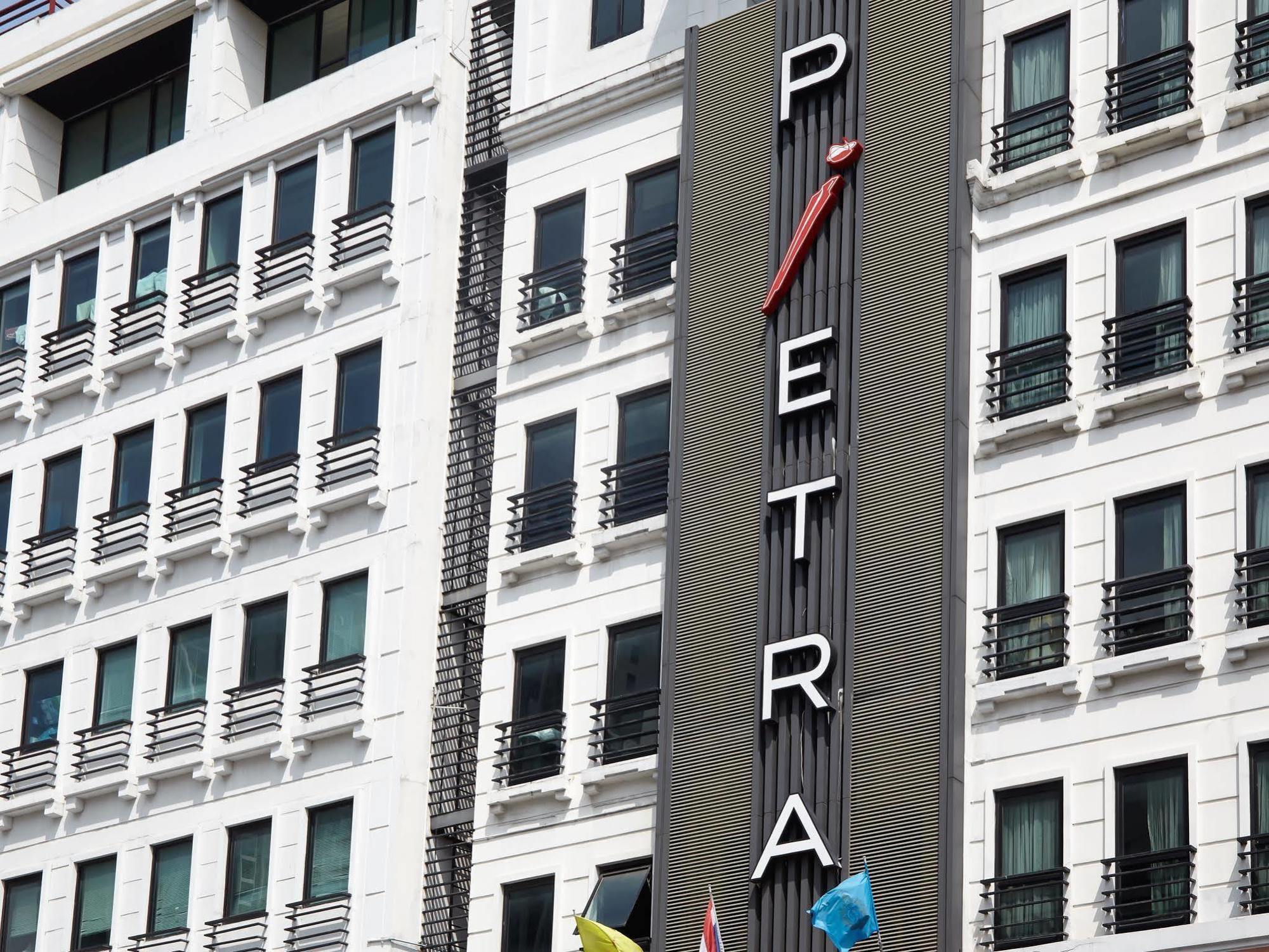 Pietra Bangkok Hotel Екстериор снимка